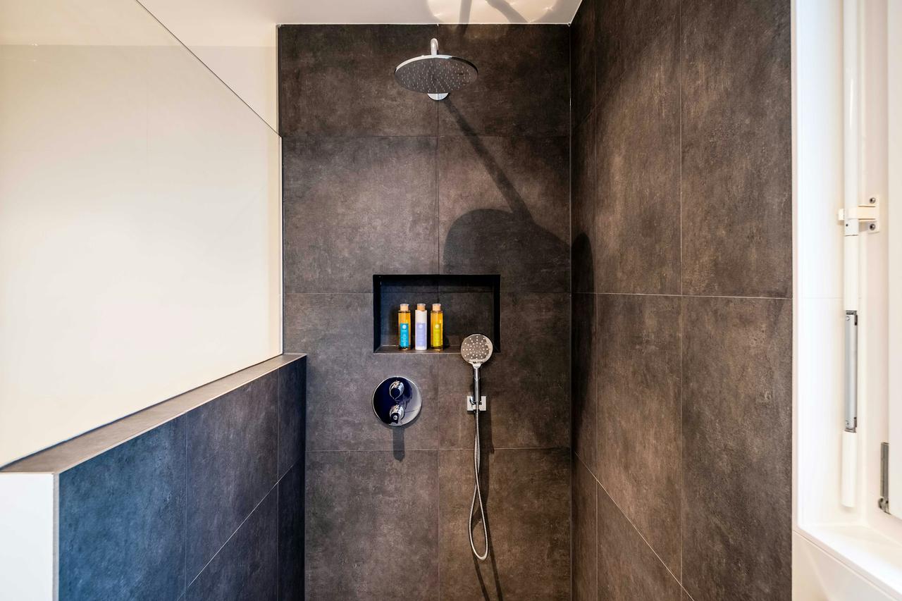 bathroom shower walk in  - Home Renovation by iR immo RENOVATION 